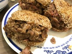 烧饼夹烧牛羊肉-老爆肚满五香烧牛羊肉