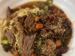 牛腩叉烧掩面-阿阳牛腩腌面店