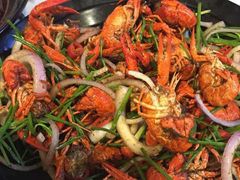 -虾弄弄海派小龙虾·牛羊蝎子火锅