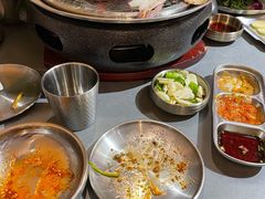 -围炉肉舍•炭烤活鳗•丹东海鲜烤肉(步行街店)