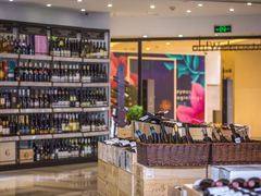 店内环境-屈臣氏酒窖(上海静安嘉里中心店)