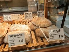 -天井·丑面包搭咖啡
