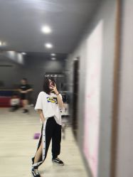 -单色舞蹈