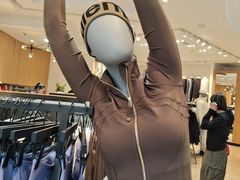 -lululemon(上海浦东IFC店)