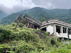 -四川汶川特大地震漩口中学遗址