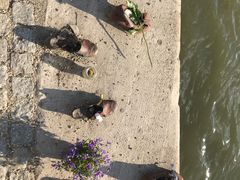 -多瑙河畔鞋履雕塑