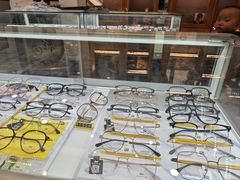 -回瑞眼镜·蔡司·依视路官方授权店(广益路万达店)