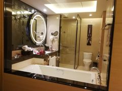 -广州花都皇冠假日酒店