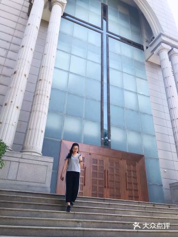 这个教堂怕照片太合适了