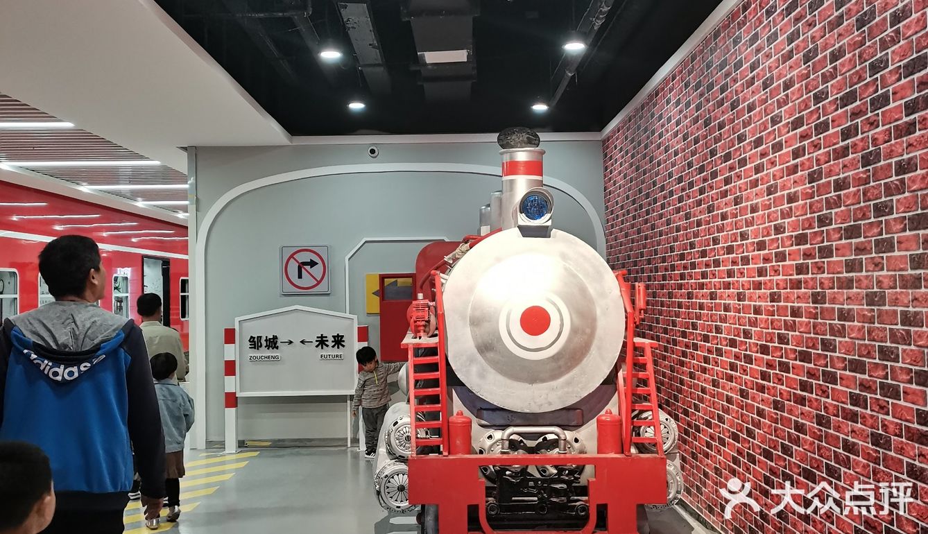 打卡邹城花千谷超级夜市