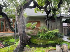 -Chom Cafe and Restaurant