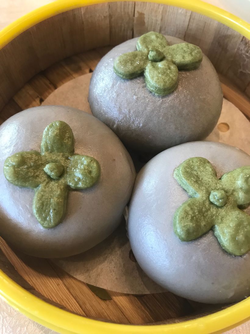 流沙包～山竹形状的包子,咬下去就流出来香浓的流沙,挺不错的,就是有