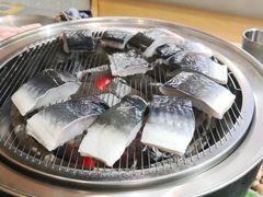 -围炉肉舍•炭烤活鳗•丹东海鲜烤肉(步行街店)