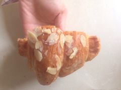 杏仁牛角包-老佛爷饼店
