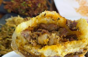 Jiamusi Pancake with Beef Skewers
