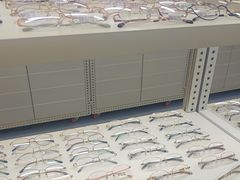 -无奔眼镜·蔡司·依视路授权店(朝阳大悦城店)