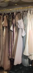 -月月婚纱礼服仓储店(王府井店)