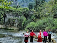 -高荡千年布依古寨旅游景区