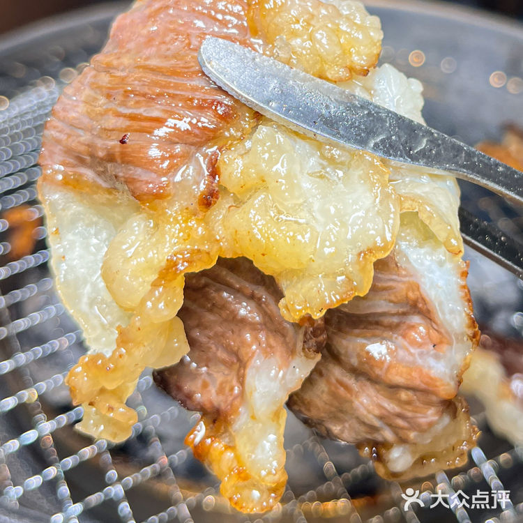 鞍山居民楼下的氛围感烤肉小店！好多新鲜玩意儿