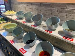 调料台-小龙坎火锅(岜山店)
