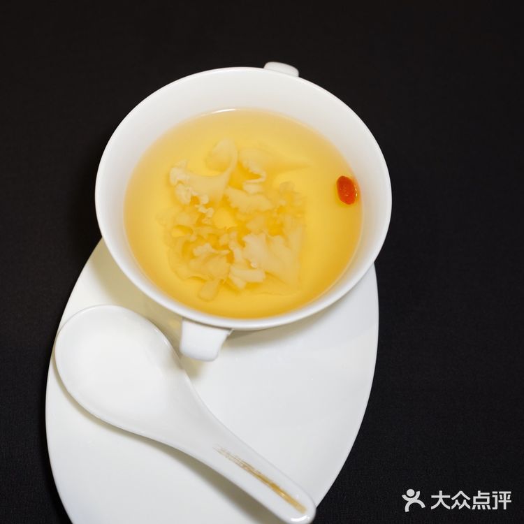 隐于渝中区的粤菜馆鹏阁值得一试