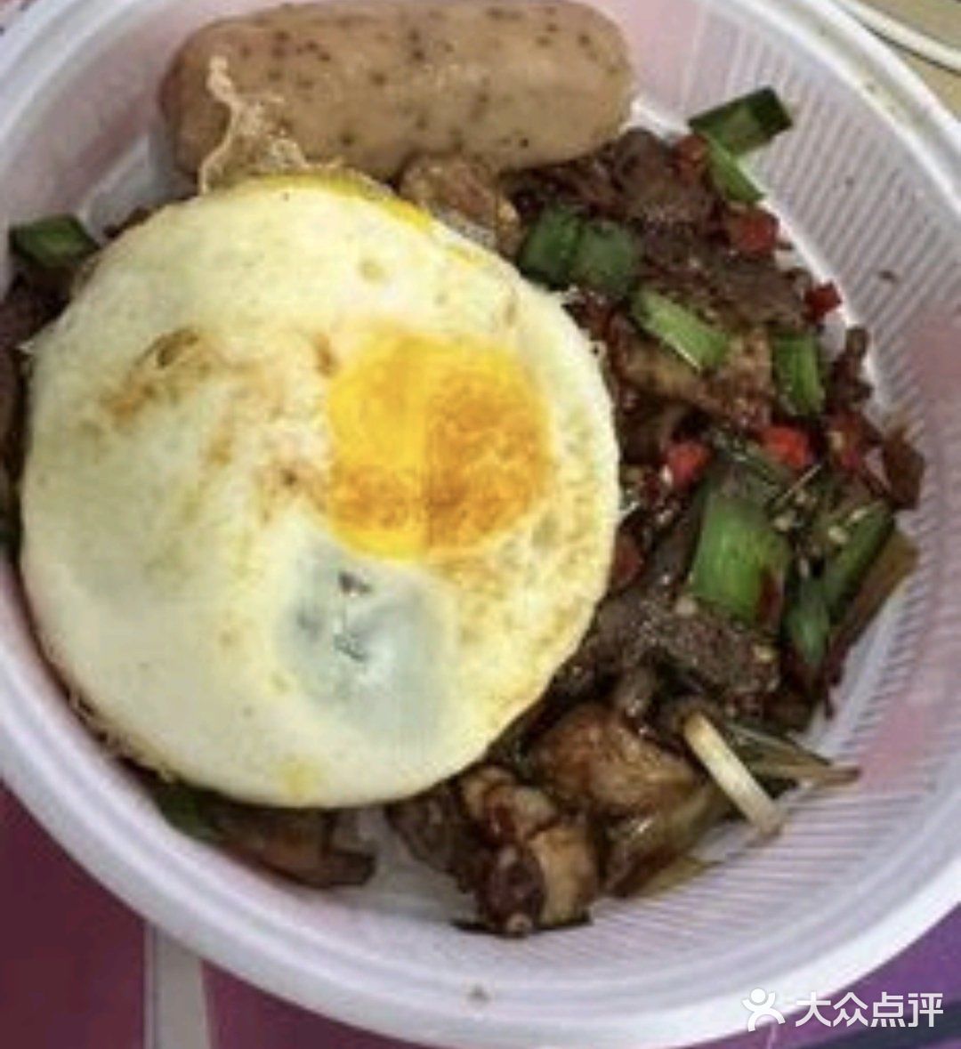 今天的午餐有点辣，盖码饭好吃