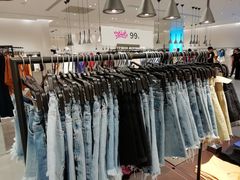 -URBAN REVIVO(七宝领展广场店)