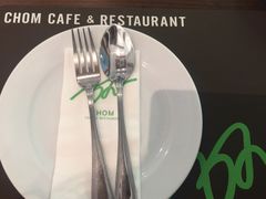 -Chom Cafe and Restaurant
