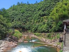 -安吉龙王山峡谷漂流