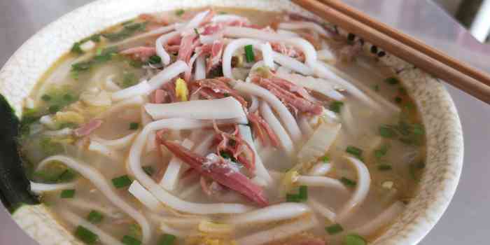 打分 西昌这家饵块好好吃!老板也实在.好多老顾客来这里啊