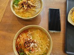 -亮亮面馆(经六路店)