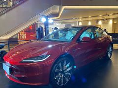 -TESLA 特斯拉(上海太古汇体验店)