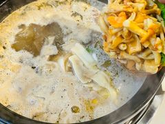 -菌海森林·非遗野生菌火锅(西山区滇池路摩根道店)