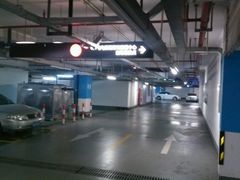 -正大乐城徐汇店-地下停车库