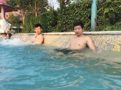 -汤山欢乐水世界
