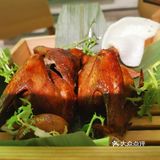 推荐招牌酥皮山楂叉烧包,香草脆鲜奶,鲍汁凤爪