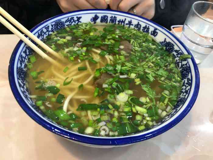 西域撒拉尔美食-"soa完回家路上饿了,想去吃驴肉火烧.因.