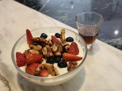 野莓核桃蜂蜜希腊酸奶-The Rug Cafe(王府中环店)