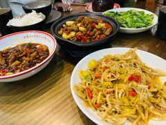 -堂瓦里·33年传统赣菜(第一街区店)