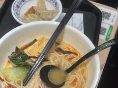 -蒙自源米线大王(东站店)