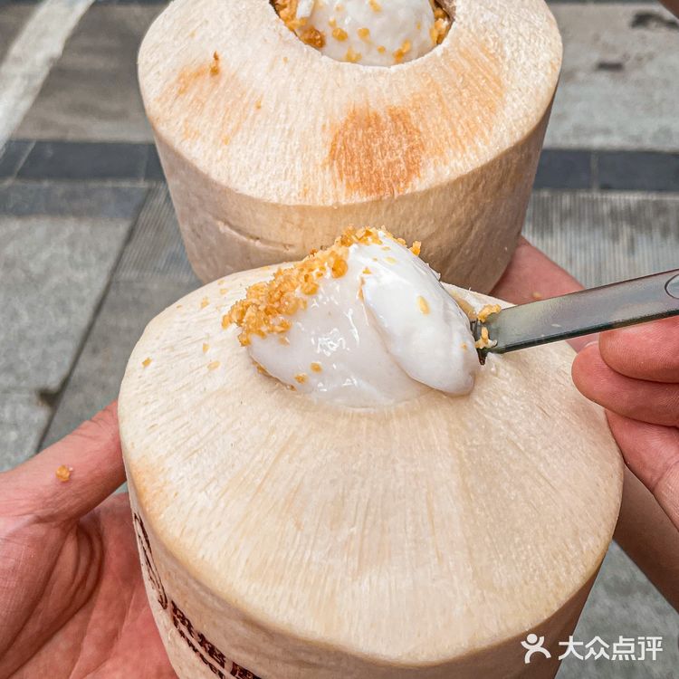 每次来新街口都会吃！芒果血糯米千层