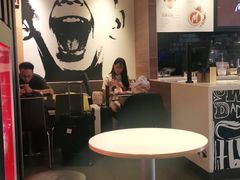 用餐区-麦当劳(汉口火车站候车室店)