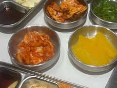 -山野的朋友露营炭火烤肉