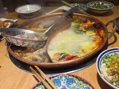 -洱火云南酸菜牛肉火锅(石景山当代商城店)