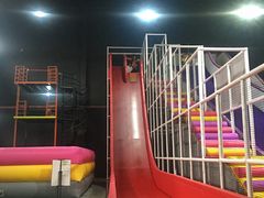 -嘿哟动霸CHUA·新潮玩运动娱乐中心·蹦床滑冰团建乐园