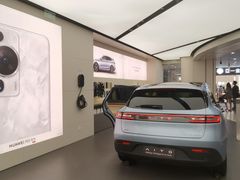 -华为授权体验店(中山公园来福士)