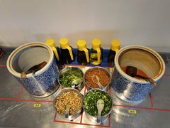 -包整·丝娃娃(一览甲秀楼风景店)