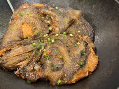 锅烧深海碟鱼头-大份-开海·红岛海鲜虾水饺(石老人店)