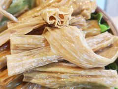-瓜西西重庆火锅(花溪店)