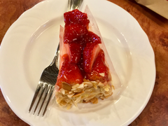 草莓奶酪蛋糕-凯宾美食廊Kempi Deli·凯宾斯基饭店(亮马桥路店)